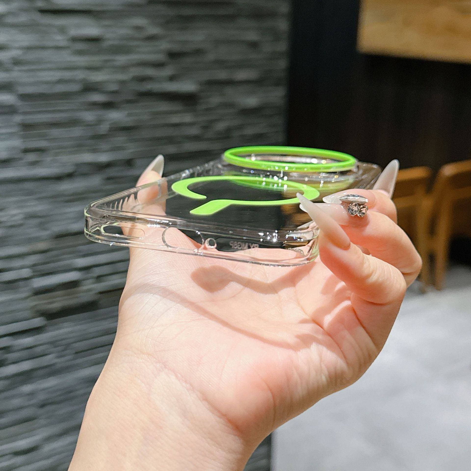 Fashion Luxury HD Transparent  - огляд і ціна Clear Magsafe Case